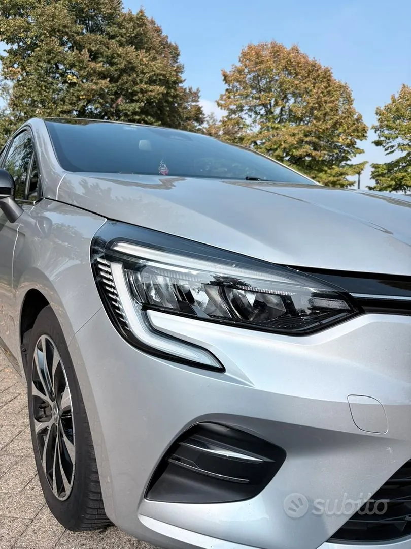 Renault Clio 2023 photo 2