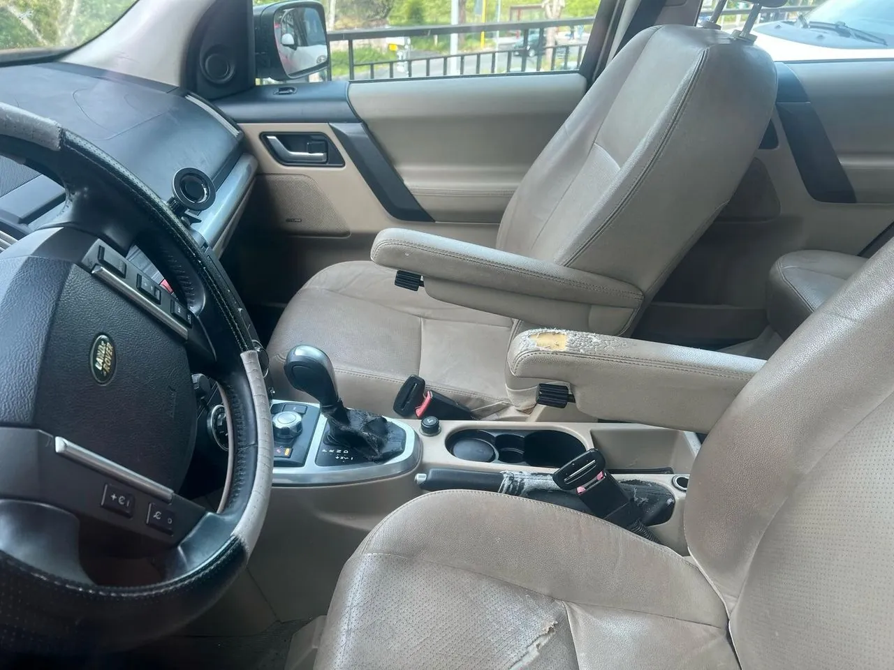 Land Rover Freelander 2010 photo 4