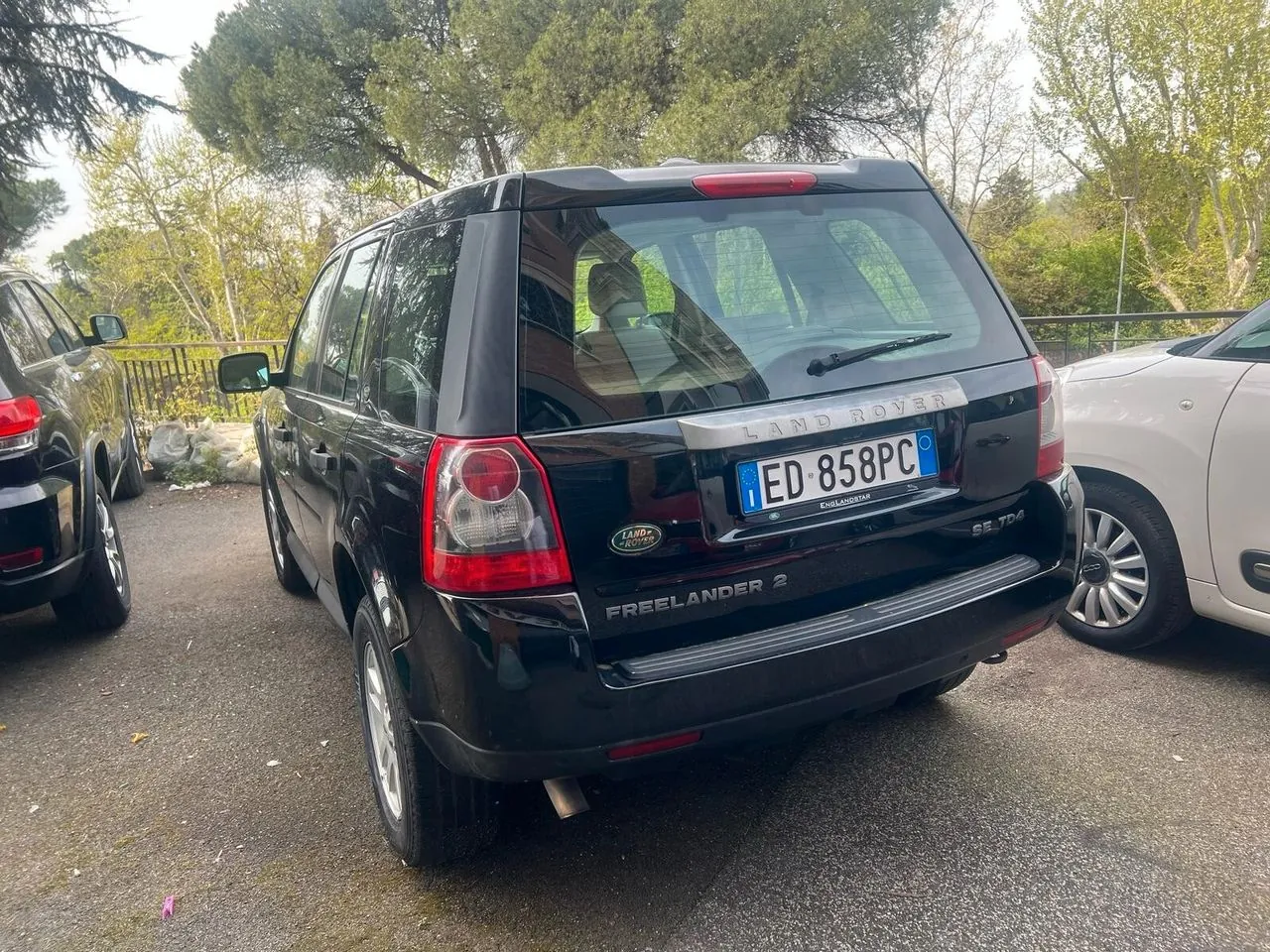 Land Rover Freelander 2010 photo 3
