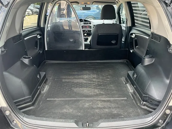 Toyota Sportsvan 2013 photo 5