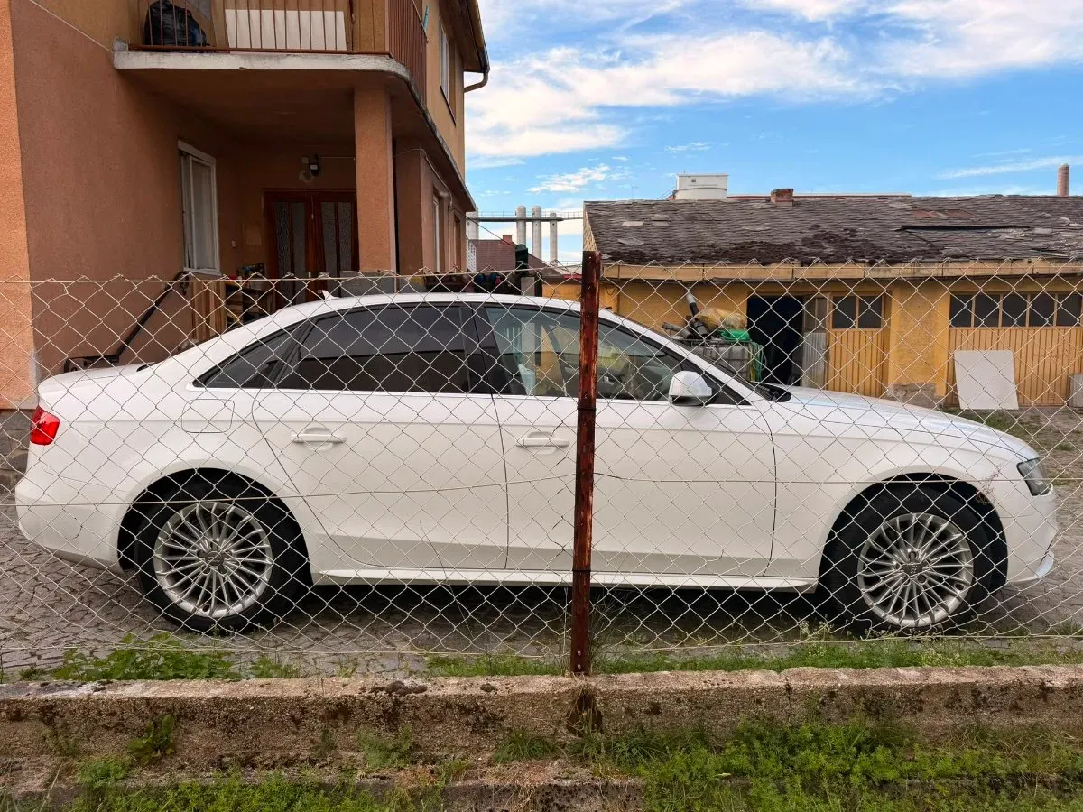 Audi A4 2014 photo 2