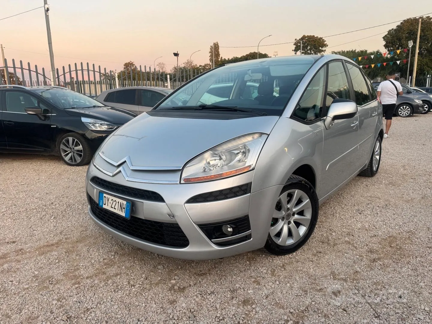 Citroen C4 Picasso 2009 photo 2