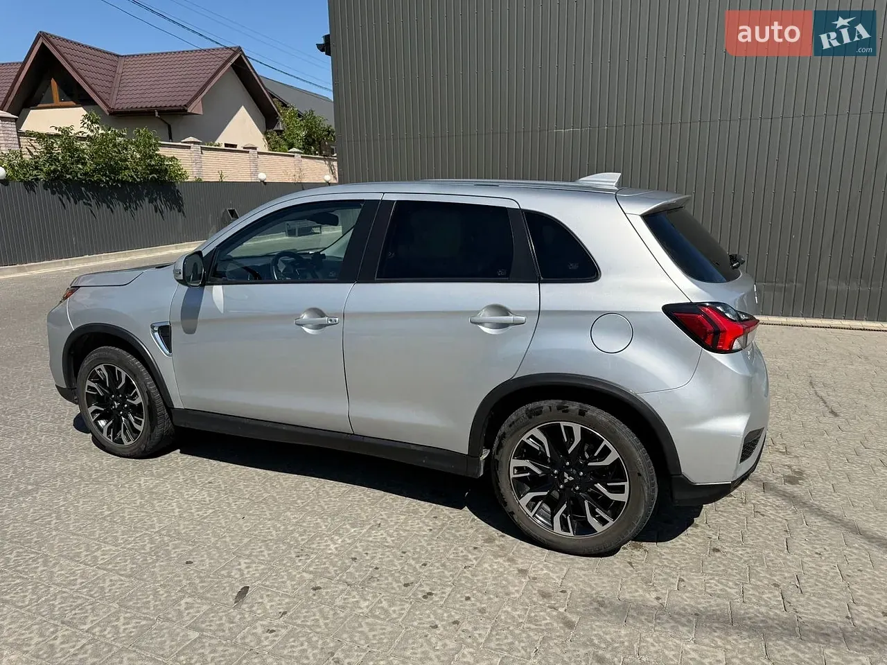 Mitsubishi Outlander 2021 photo 2