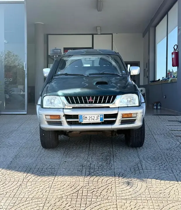 Mitsubishi L200 2000 photo 2
