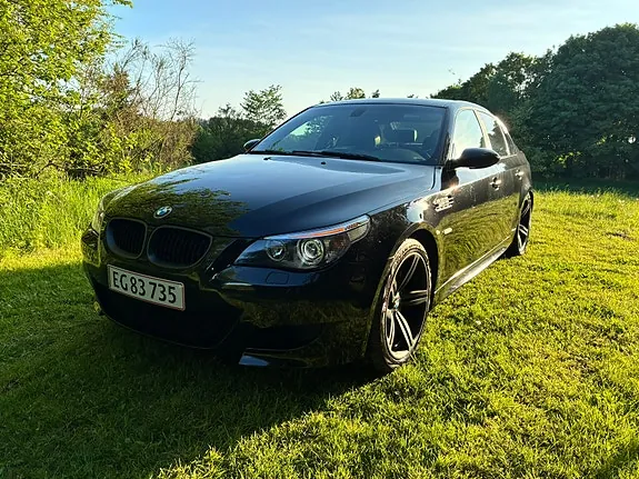 BMW M5 2005 photo 2