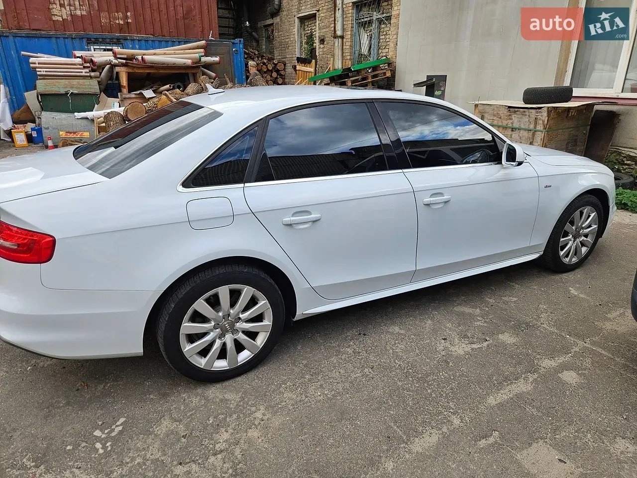 Audi A4 2015 photo 3