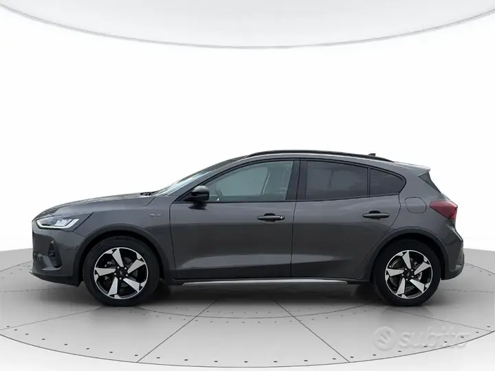 Ford Focus 2023 photo 2