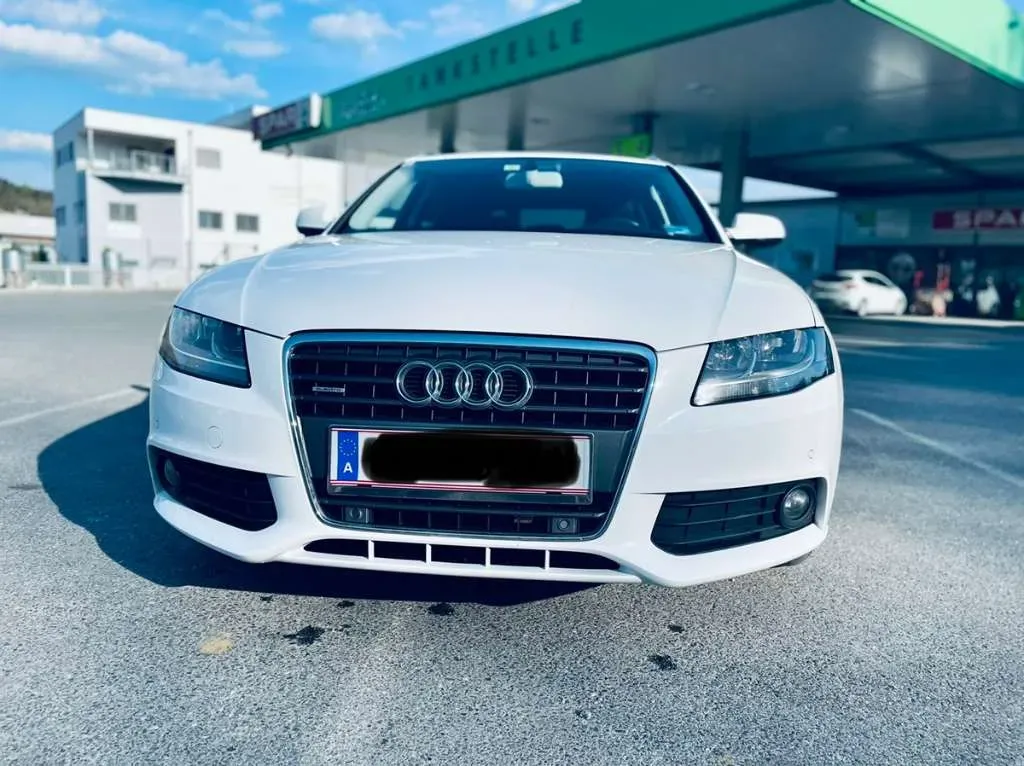 Audi A4 2011 photo 2