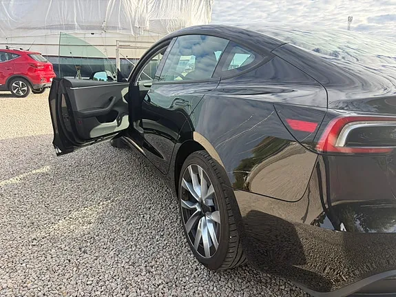 Tesla Model 3 2024 photo 4