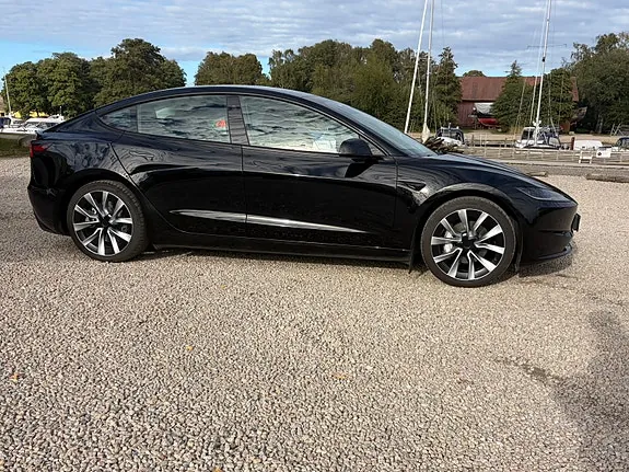 Tesla Model 3 2024 photo 2