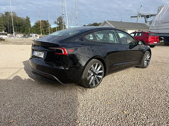 Tesla Model 3 2024 photo 3