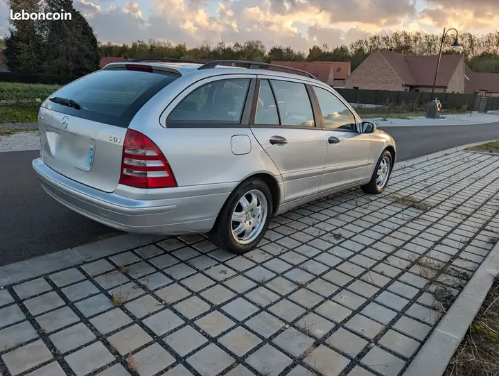 Mercedes-Benz C-Class 2003 photo 2