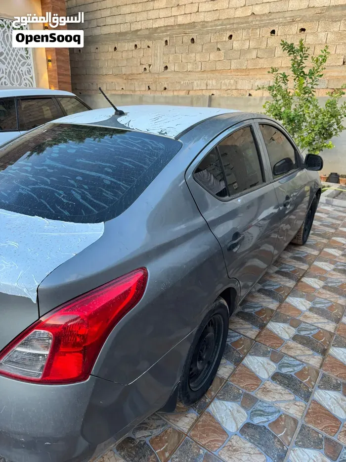 Nissan Versa 2012 photo 2
