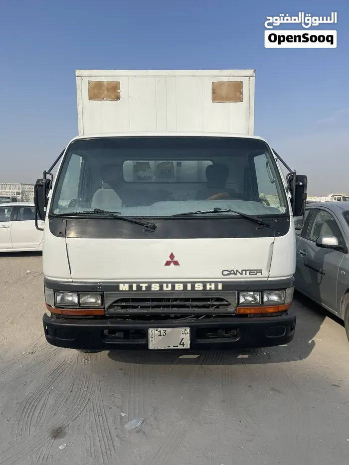 Mitsubishi Canter 2004 photo 2