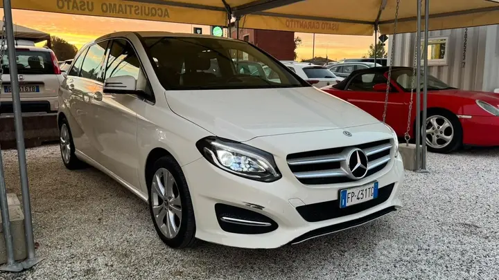 Mercedes-Benz B 180