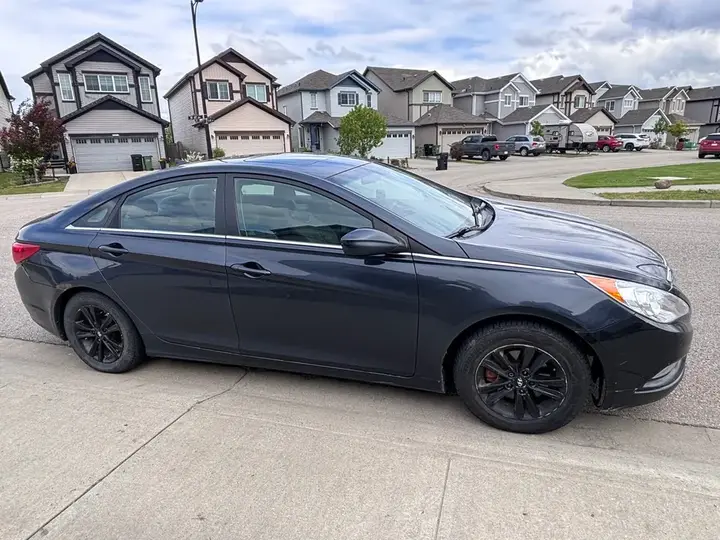 Hyundai Sonata 2011 photo 2