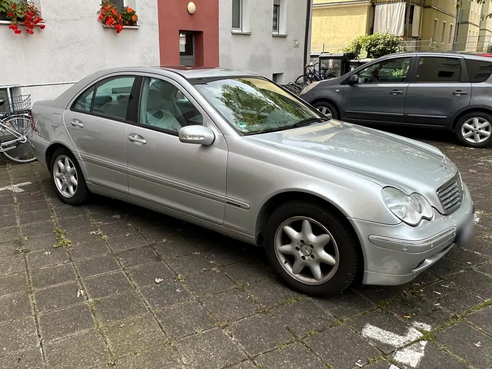 Mercedes-Benz C320