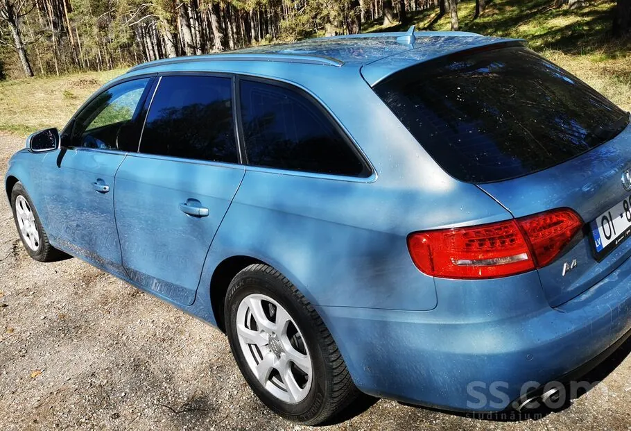 Audi A4 2011 photo 2