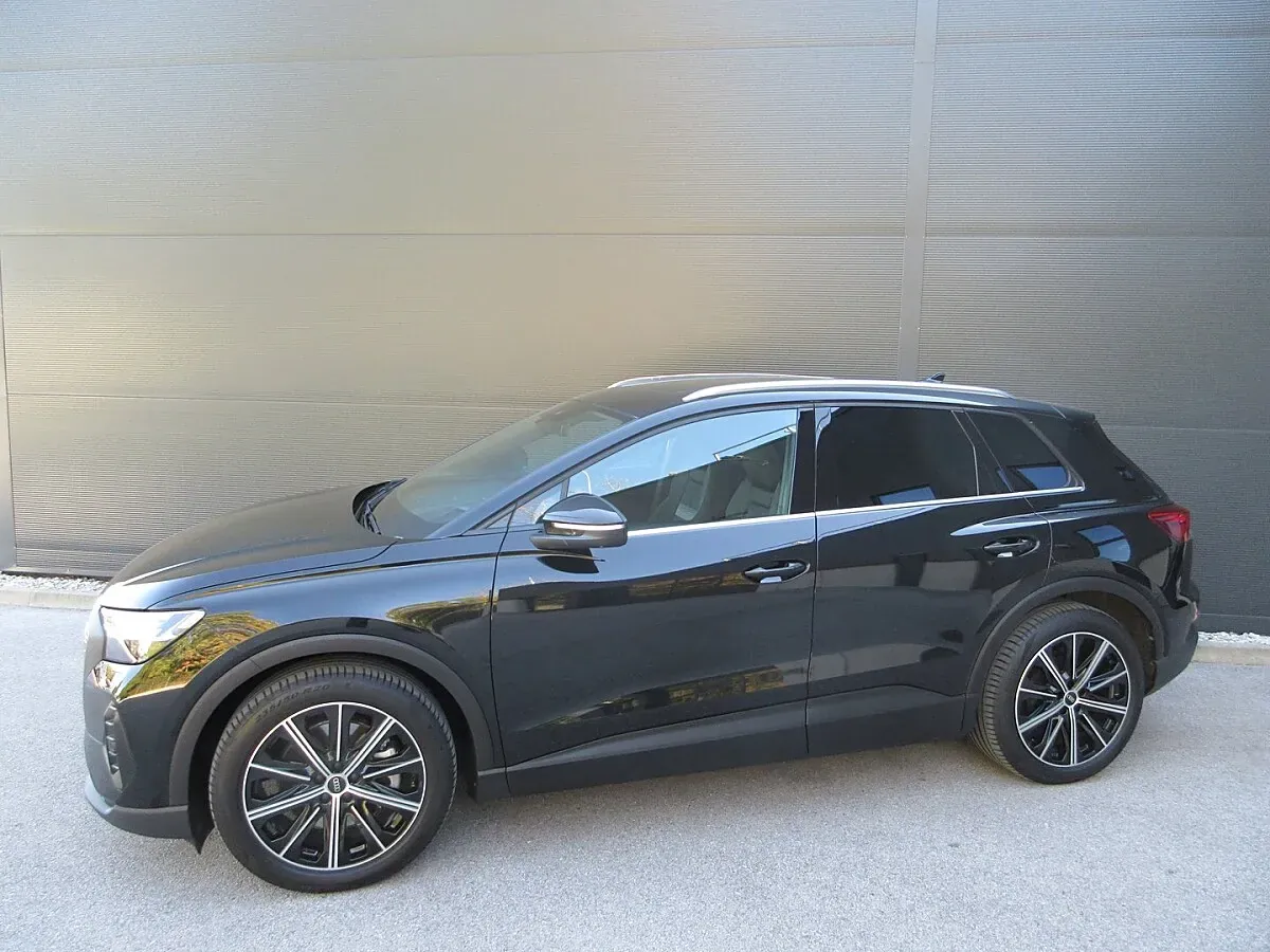 Audi Q4 2023 photo 2