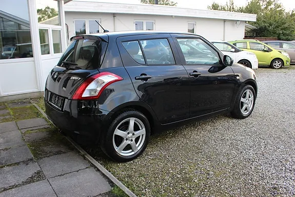 Suzuki Swift 2012 photo 4