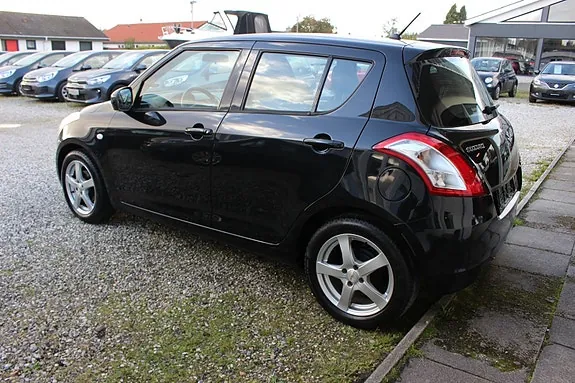 Suzuki Swift 2012 photo 5