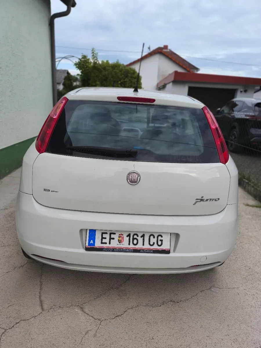 Fiat Punto 2009 photo 2