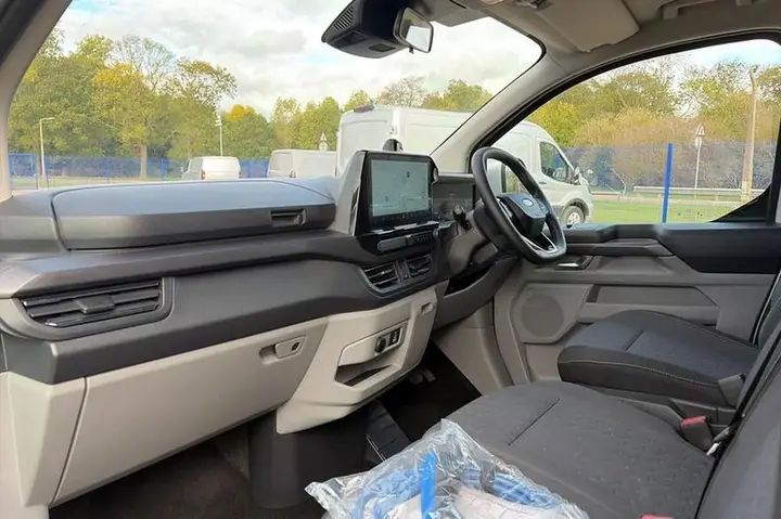 Ford Tourneo Custom 2026 photo 3