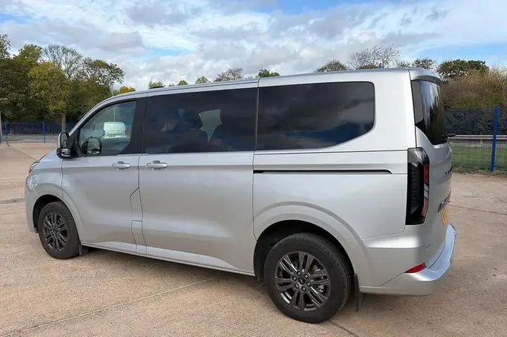 Ford Tourneo Custom 2026 photo 2