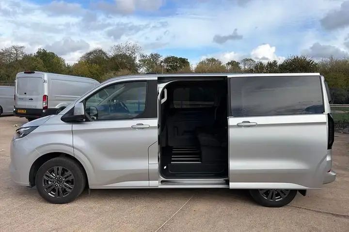 Ford Tourneo Custom 2026 photo 5