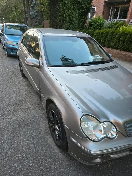 Mercedes-Benz C240
