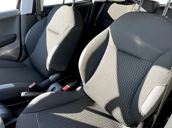 Peugeot 208 2016 photo 5