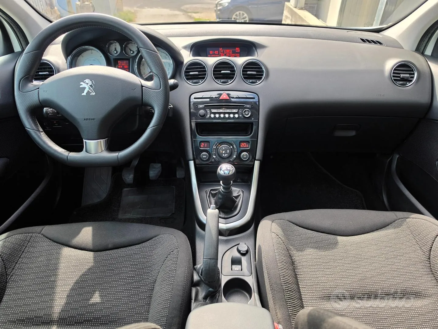 Peugeot 308 2012 photo 3