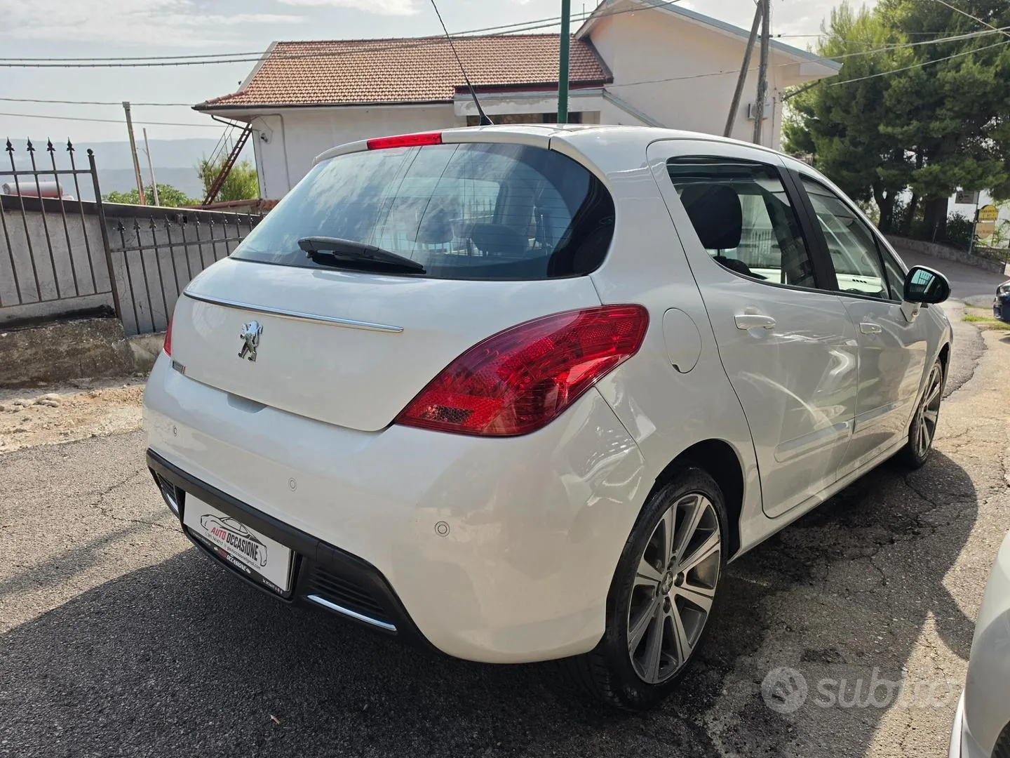 Peugeot 308 2012 photo 2
