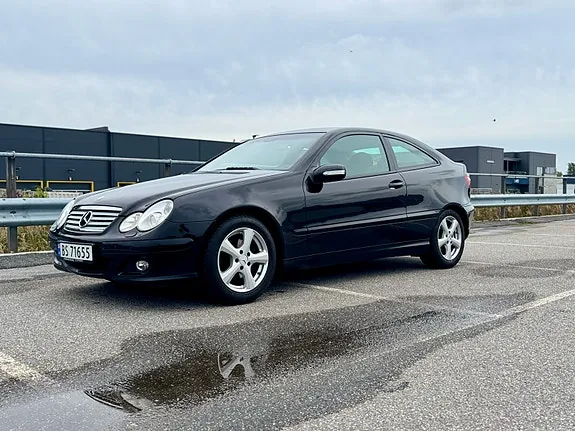 Mercedes-Benz C180 2004 photo 2