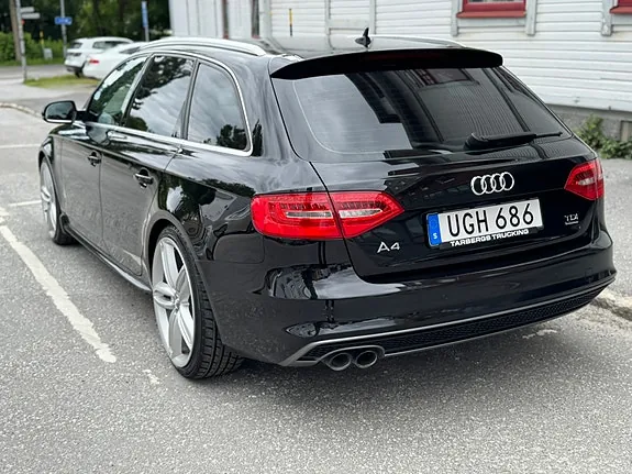 Audi A4 2015 photo 2