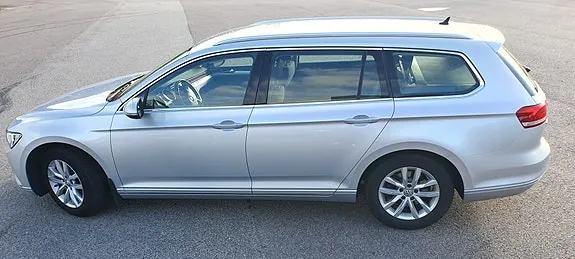 Volkswagen Passat 2018 photo 2