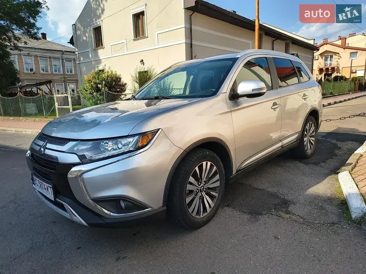 Mitsubishi Outlander 2018 photo 3