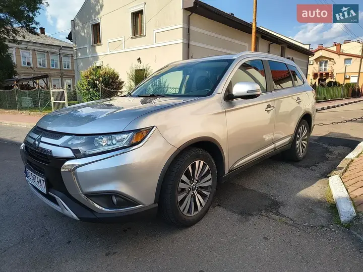 Mitsubishi Outlander 2018 photo 5