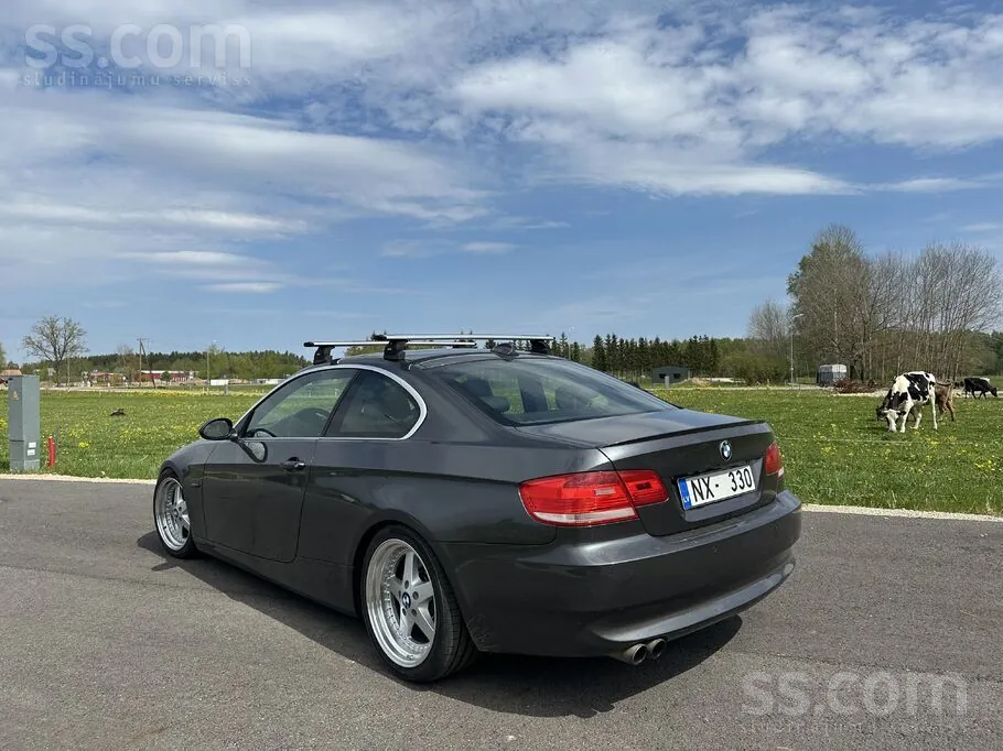 BMW 330 2007 photo 2
