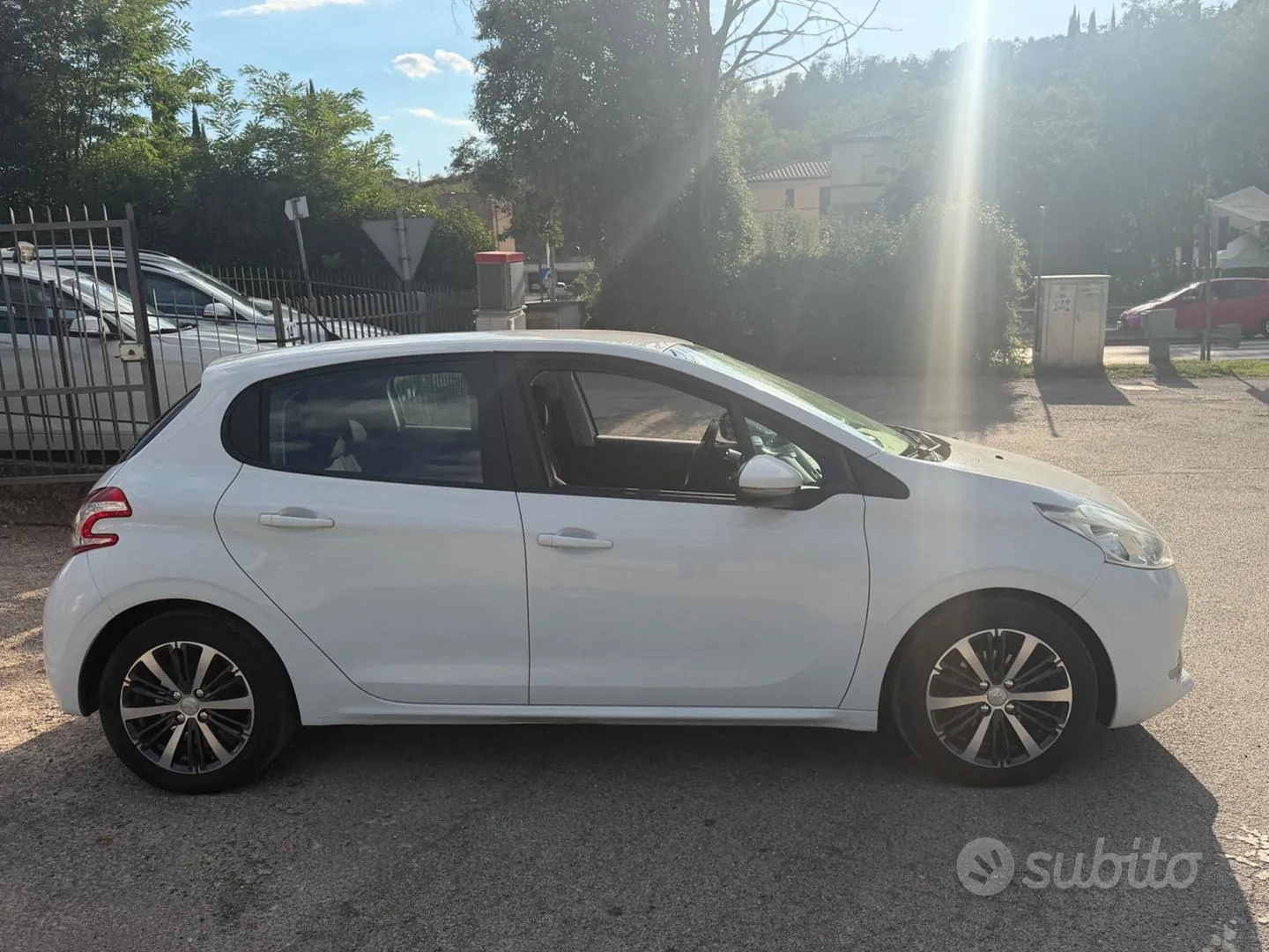 Peugeot 208 2012 photo 4