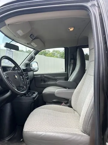 Chevrolet Express 2021 photo 3