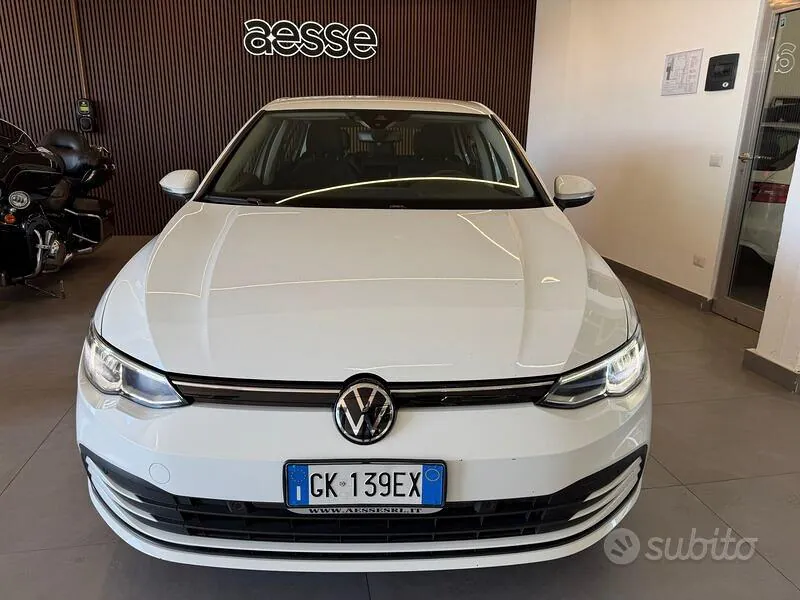 Volkswagen Golf 2022 photo 2