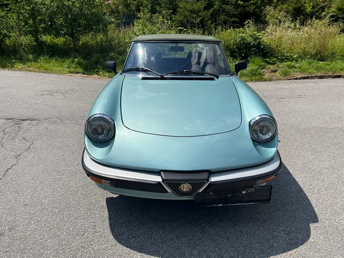 Alfa Romeo Spider 1983 photo 2