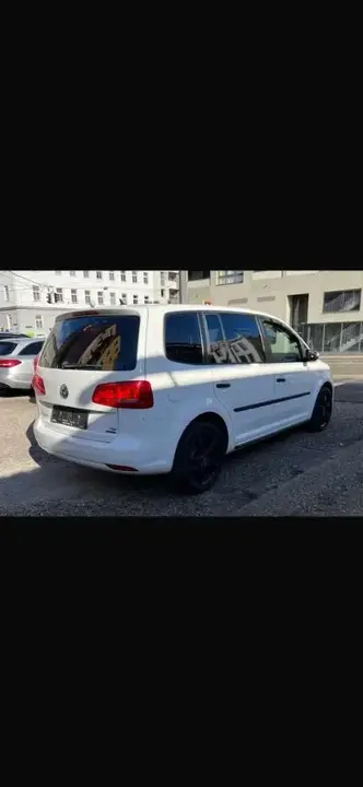 Volkswagen Touran 2013 photo 2