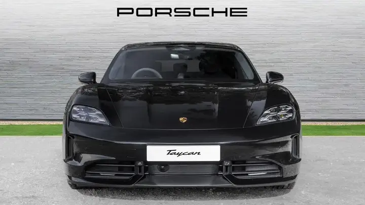 Porsche Taycan photo 2