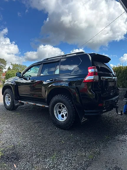 Toyota Land Cruiser 2014 photo 2