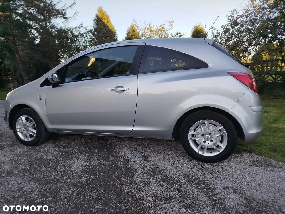 Opel Corsa 2012 photo 4