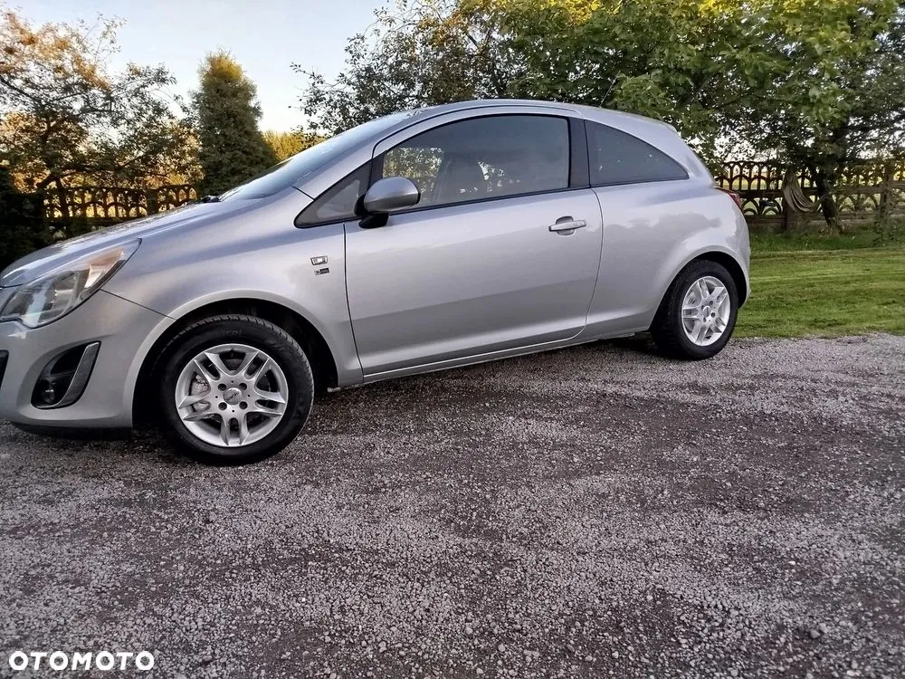 Opel Corsa 2012 photo 2