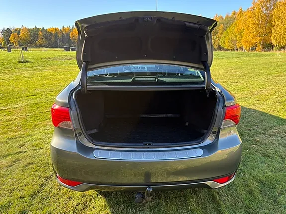Toyota Avensis 2012 photo 5