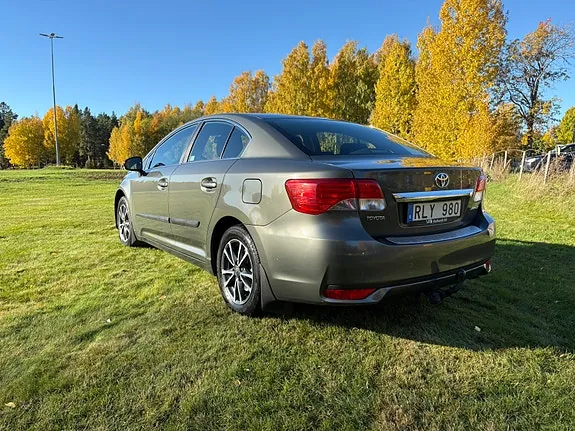 Toyota Avensis 2012 photo 3
